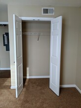 6807 West Pages Lane, Unit 1 Bedroom Apt in Louisville, KY - Building Photo - Building Photo