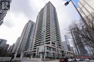 23 Hollywood Ave in Toronto, ON - Building Photo