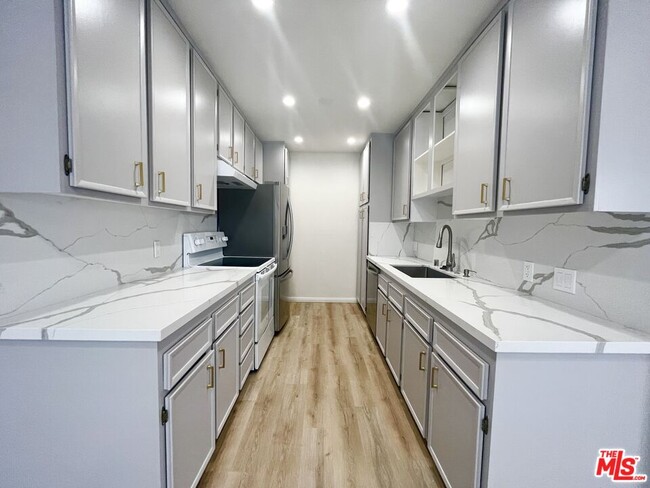 1750 Camino Palmero St in Los Angeles, CA - Building Photo - Building Photo