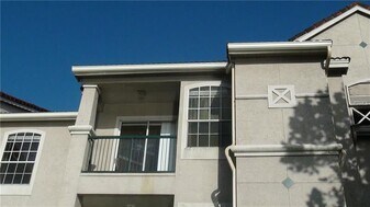 18106 Peregrines Perch Pl, Unit 309 in Lutz, FL - Building Photo