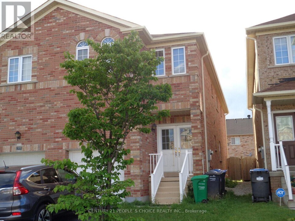 249 Comiskey Crescent in Mississauga, ON - Building Photo