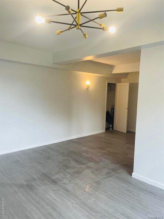 5 Metropolitan Oval in Bronx, NY - Building Photo