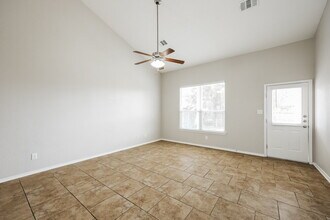 8434 Cedar Meadows in San Antonio, TX - Foto de edificio - Building Photo