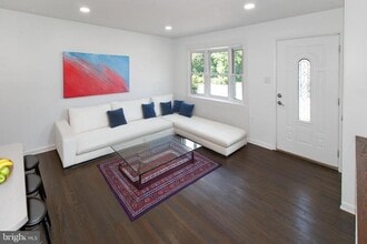 9802 Lomond Dr in Manassas, VA - Building Photo - Building Photo