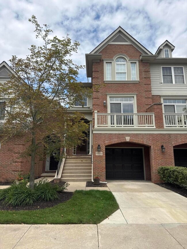 property at 37572 Newburgh Park Cir