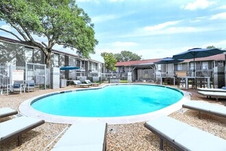 Cambridge Apartments in Angleton, TX - Building Photo - Building Photo