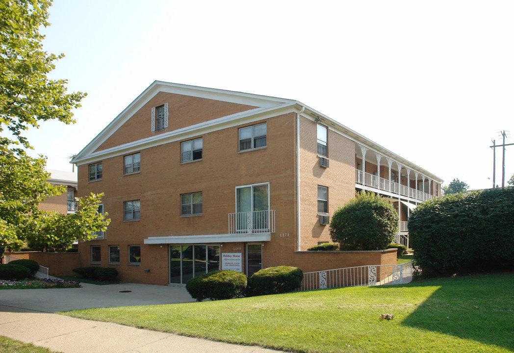 Holiday House Apartments in Columbus, OH - Foto de edificio