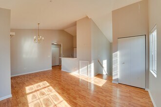 1231 Silverstone Dr, Unit 1231 in Carpentersville, IL - Foto de edificio - Building Photo