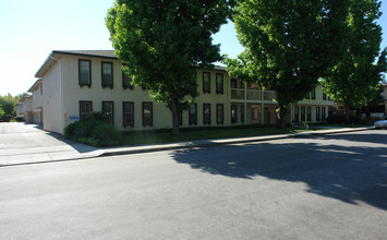 Sara-Vale Apartments in Sunnyvale, CA - Building Photo - Building Photo