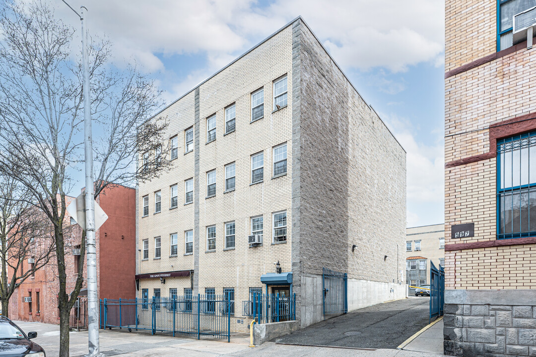 575 Grand Ave in Brooklyn, NY - Building Photo