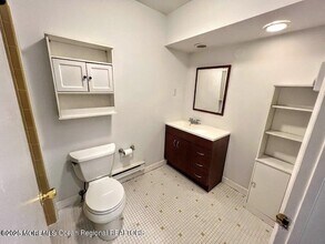 55 Amberly Dr in Englishtown, NJ - Building Photo - Building Photo