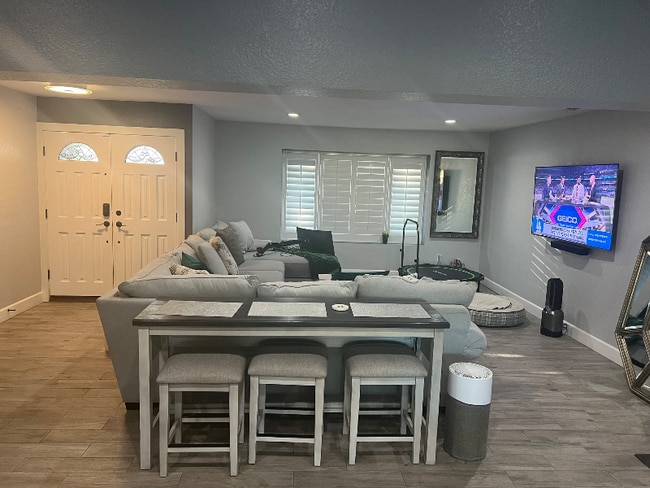 1474 N Erin Ave in Upland, CA - Foto de edificio - Building Photo