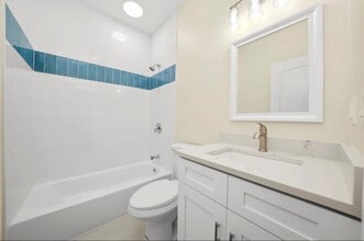 8321 S Saginaw Ave in Chicago, IL - Building Photo - Building Photo