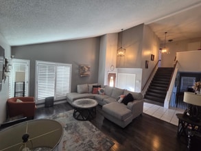 22 Ridge Crest Cir in Pomona, CA - Foto de edificio - Building Photo