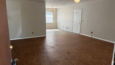 995 Live Oak Dr in Hinesville, GA - Building Photo - Building Photo