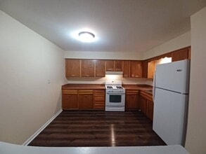 Harrison Ave in Rockford, IL - Foto de edificio - Interior Photo