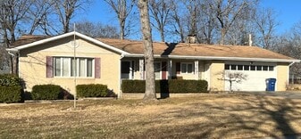 812 Arkansas Ave in Mountain Home, AR - Building Photo