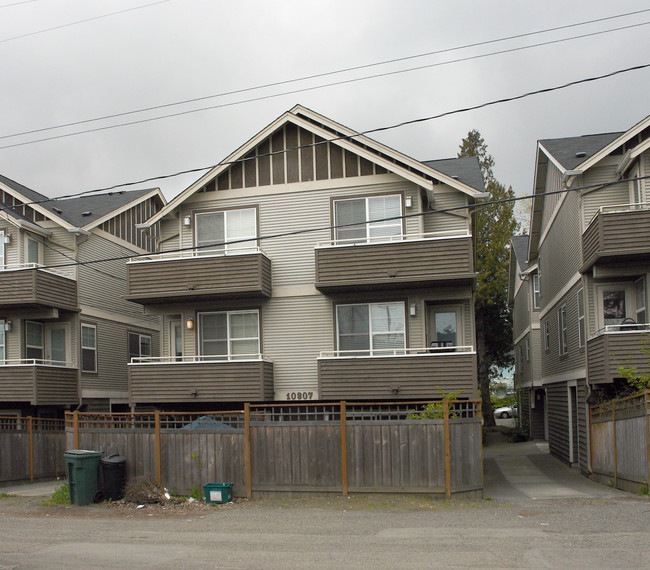 10305 Midvale Ave in Seattle, WA - Foto de edificio - Building Photo