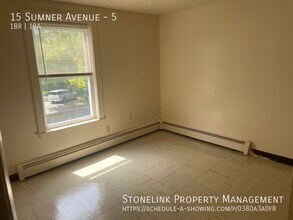15 Sumner Ave-Unit -5 in Central Falls, RI - Foto de edificio - Building Photo