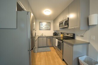 300 Liberty St in San Francisco, CA - Building Photo - Building Photo