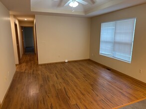 826 W Delmar St in Springfield, MO - Foto de edificio - Building Photo