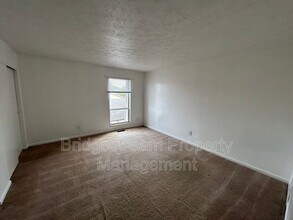 971 Taylorsview Dr in Vandalia, OH - Building Photo - Building Photo