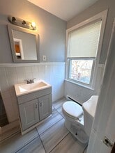 343 Broadway, Unit Unit 2R in Pawtucket, RI - Building Photo - Building Photo