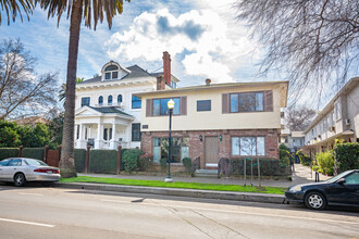 Ambassador Gardens in Sacramento, CA - Foto de edificio - Primary Photo