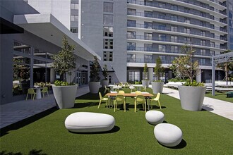 1770 S Young Cir in Hollywood, FL - Foto de edificio - Building Photo