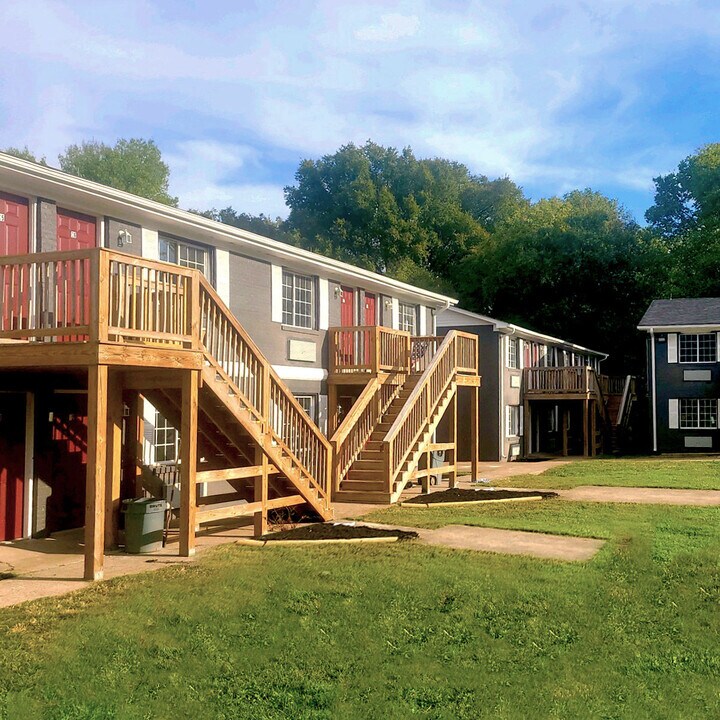 Kinnidi Place Apartments in Bowling Green, KY - Building Photo