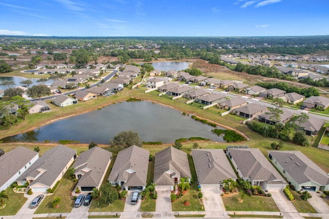 2250 Chinaberry Cir SE in Palm Bay, FL - Building Photo - Building Photo