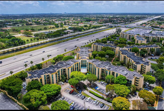 2075 SW 122nd Ave, Unit 427 in Miami, FL - Building Photo - Building Photo