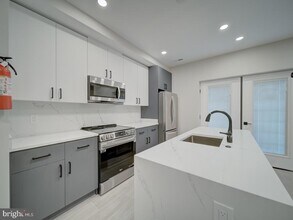 1004 18th St NE in Washington, DC - Building Photo - Building Photo