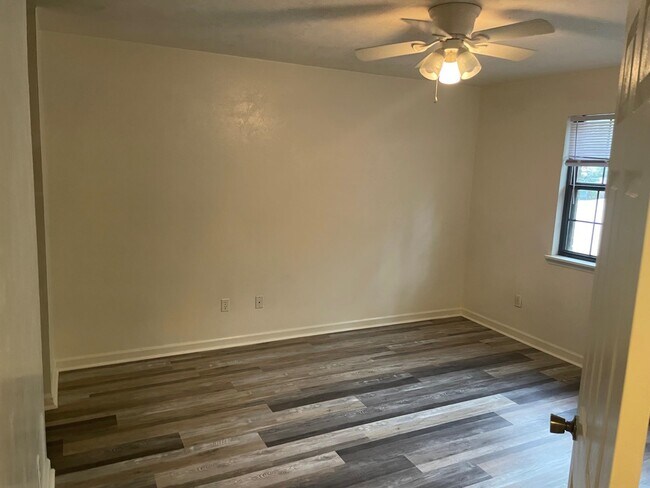 1873 Larette Dr in Tallahassee, FL - Building Photo - Building Photo