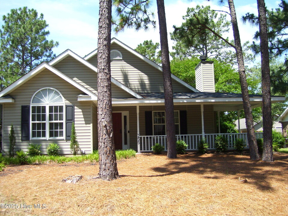 255 Fox Run Rd in Pinehurst, NC - Building Photo