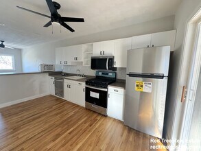 345 Border St, Unit 2 in Boston, MA - Building Photo - Building Photo