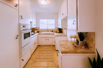 216 S Gale Dr in Beverly Hills, CA - Building Photo - Building Photo