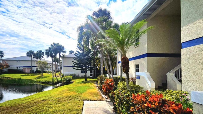 1507 SE Royal Green Cir in Port St. Lucie, FL - Building Photo - Building Photo