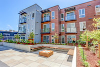 Burke + Union Apartments in Seattle, WA - Foto de edificio - Building Photo