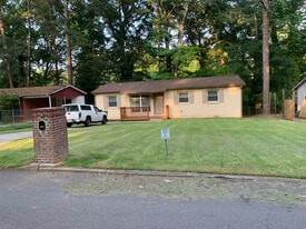 4838 Bartlett Rd in Forest Park, GA - Building Photo