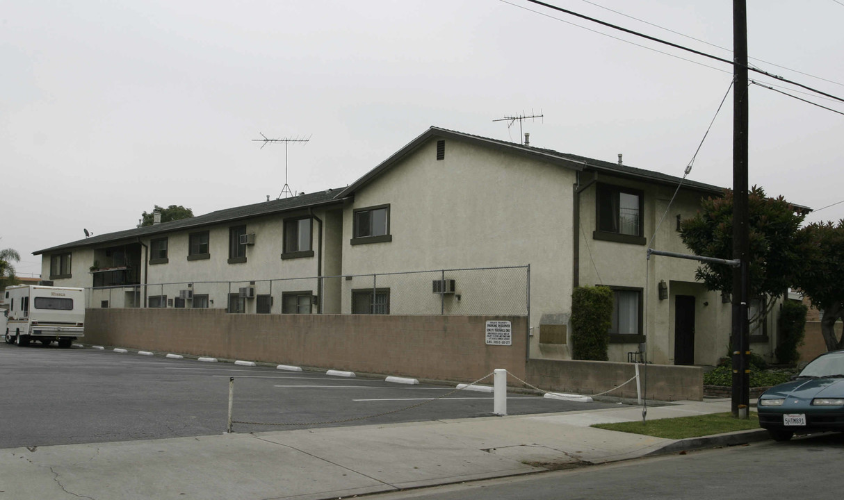 12620 Glenshire Rd in Downey, CA - Foto de edificio