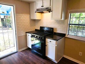 8918 Slay St in Dallas, TX - Building Photo - Building Photo