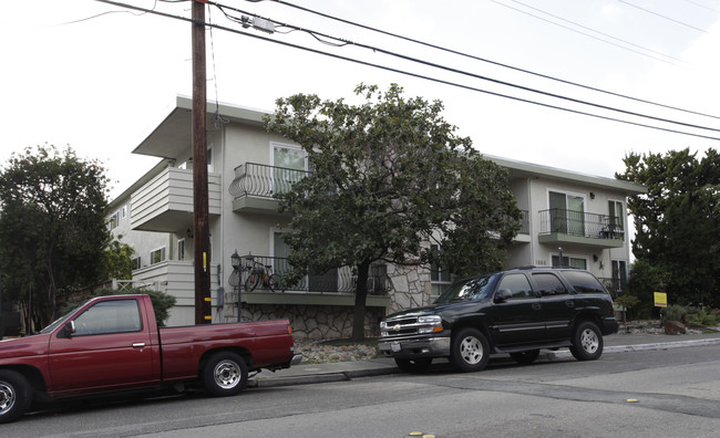 The Whitehouse Apartments in Walnut Creek, CA - Building Photo - Building Photo