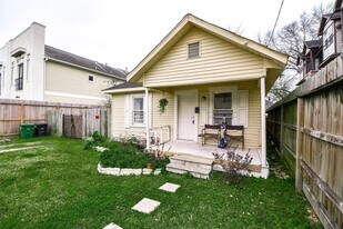 5221 Darling St in Houston, TX - Building Photo