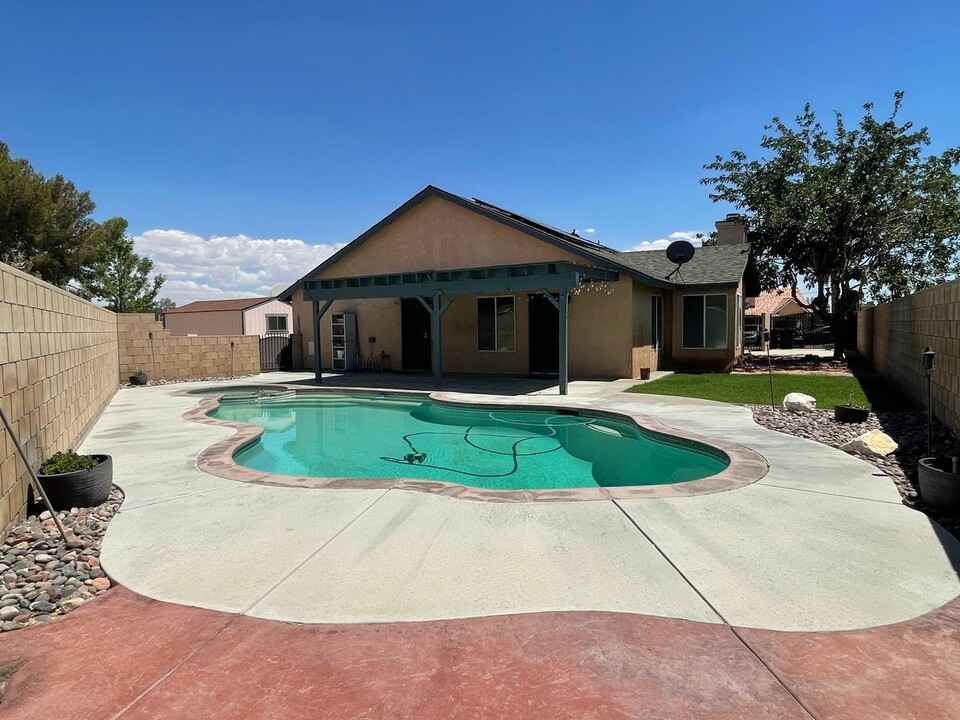 21601 Adler Dr in California City, CA - Building Photo