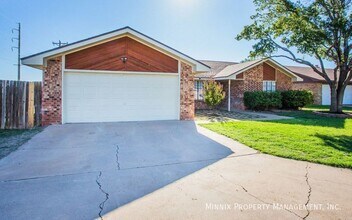 3401 Essex Ave, Unit 3003-04 in Lubbock, TX - Building Photo - Building Photo