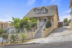 3220 E 6th St in Los Angeles, CA - Building Photo