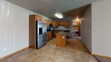 Cobblestone Apartments in Minot, ND - Building Photo - Building Photo