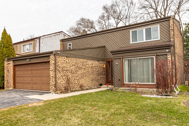 2431 Cobblewood Dr in Northbrook, IL - Building Photo - Building Photo