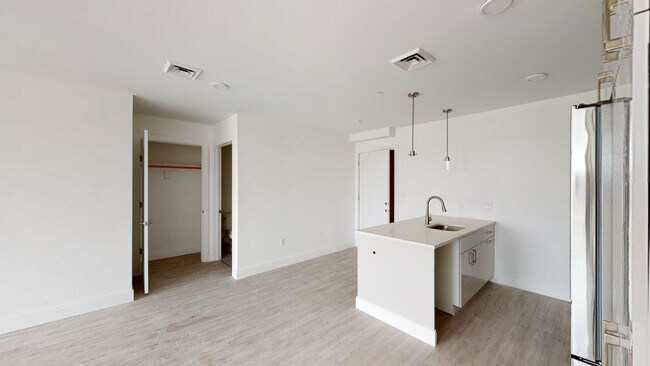 47 North Beacon St, Unit 503 in Boston, MA - Foto de edificio - Building Photo